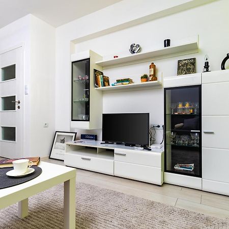 Radiant Retreat - Bright 1Bd Haven In Plovdiv By Flat Mаnagerアパートメント エクステリア 写真